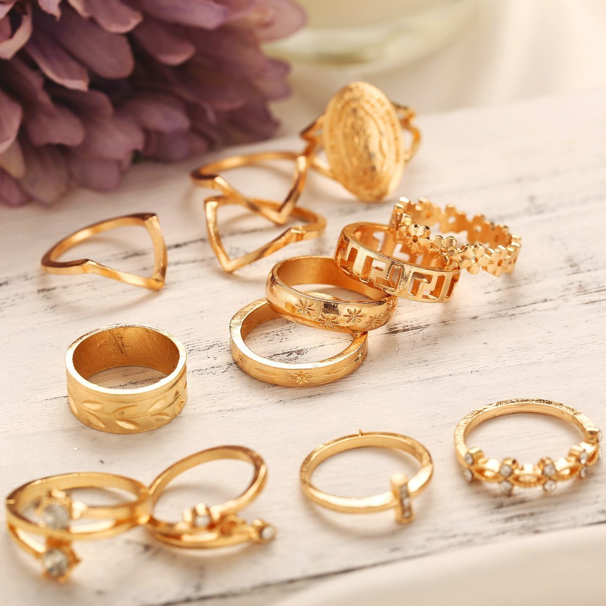 13 Piece Medallion Ring Set Golden